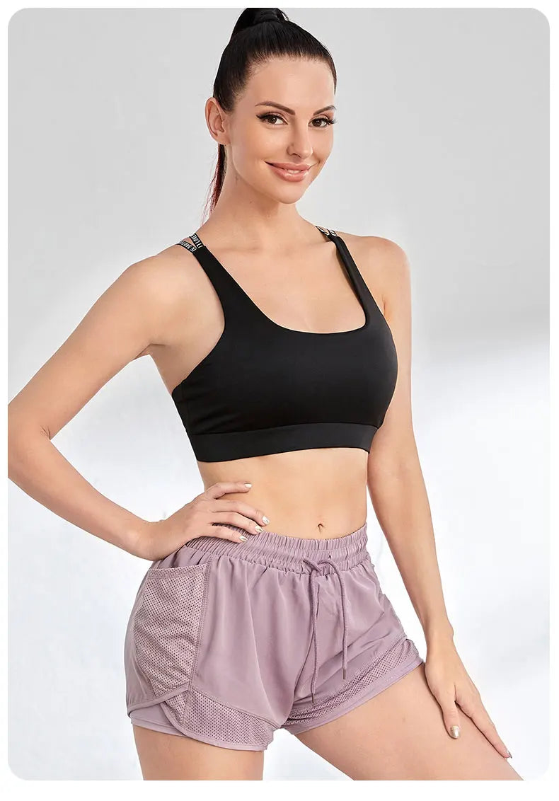 Short deportivo con bolsillos y efecto doble capa