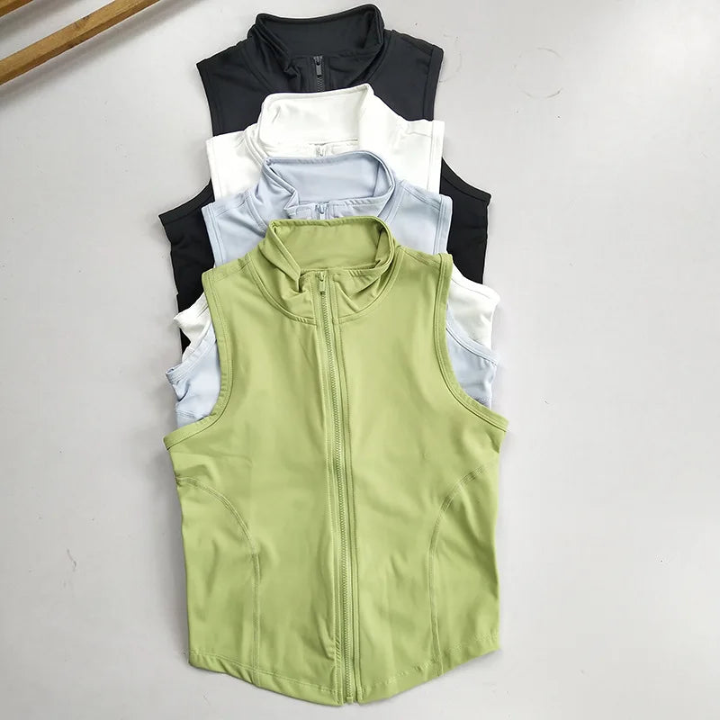 Musculosa deportiva de mujer con cierre frontal
