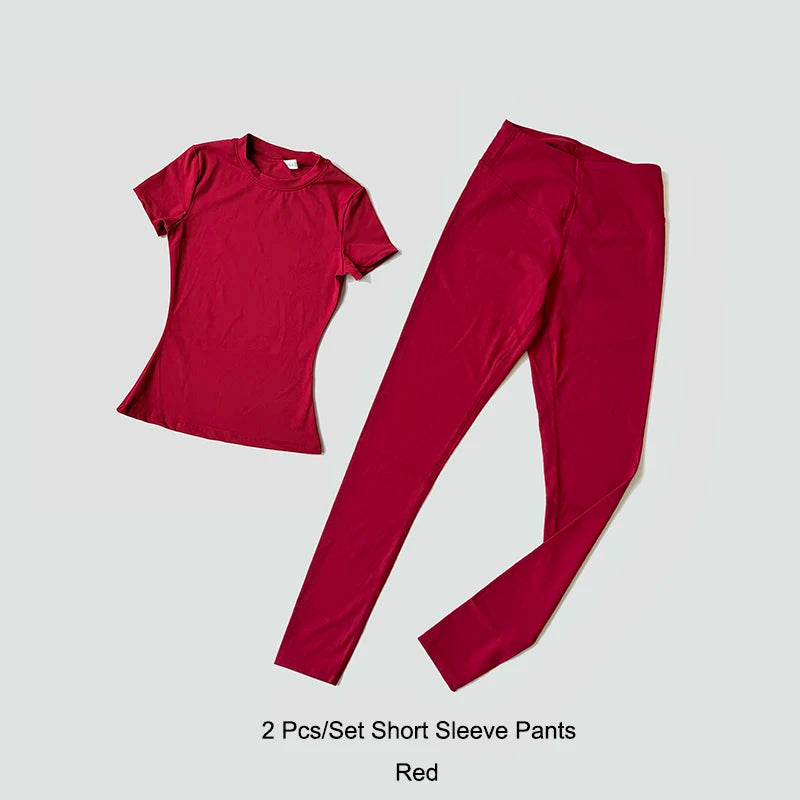 Conjunto de remera corta y calza con cintura compresiva