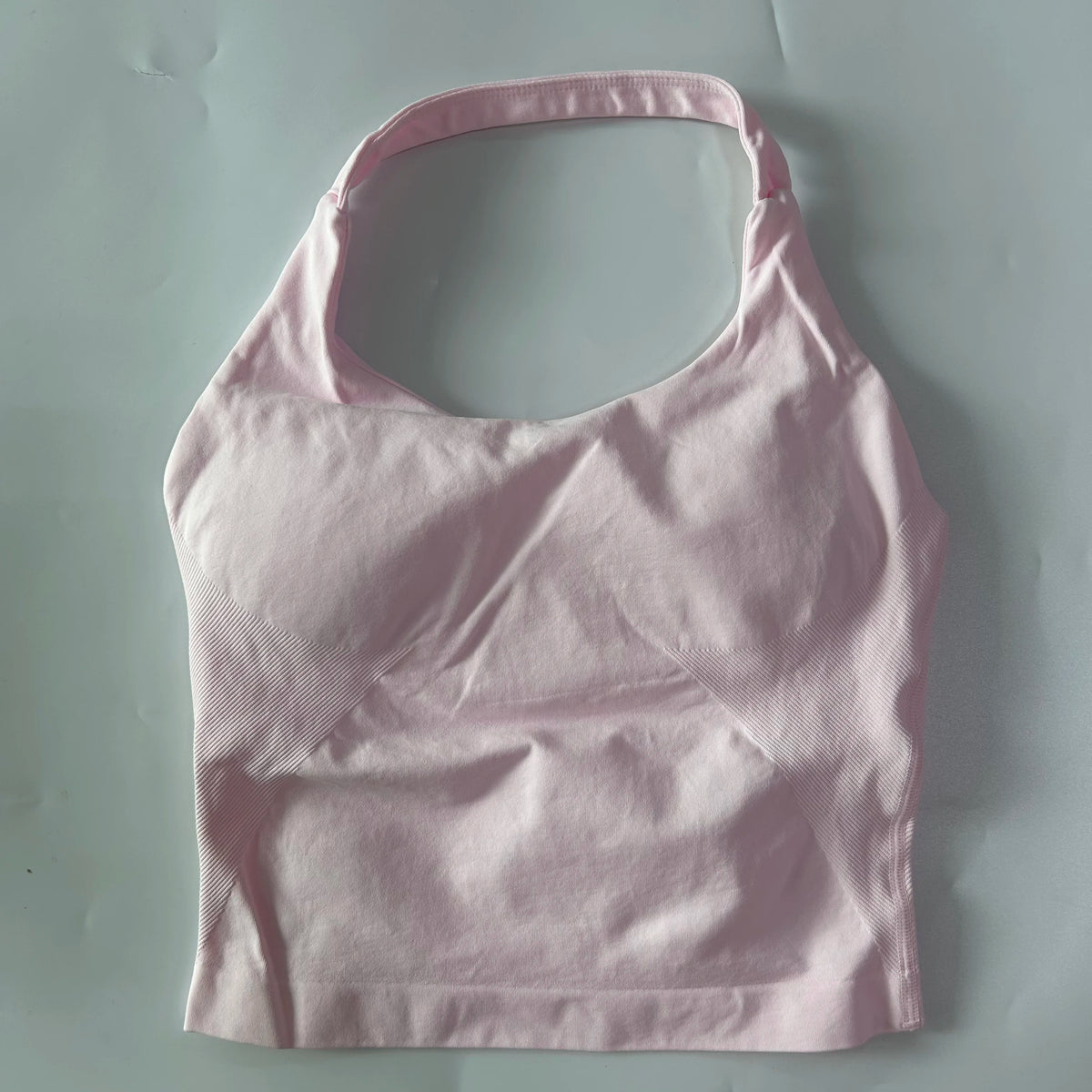 Top deportivo largo halter con copas removibles
