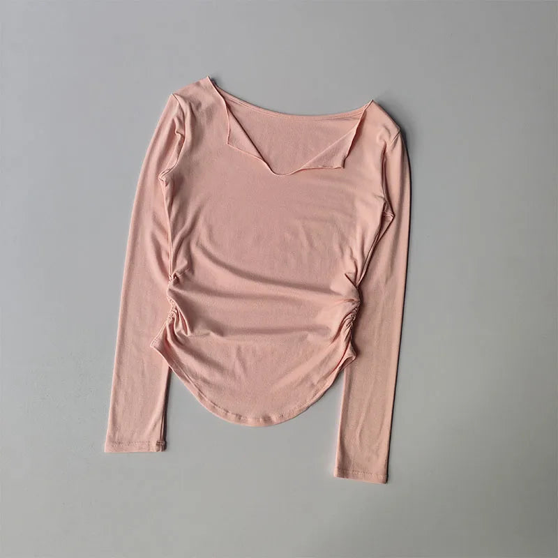 Remera deportiva entallada de mujer con escote en V