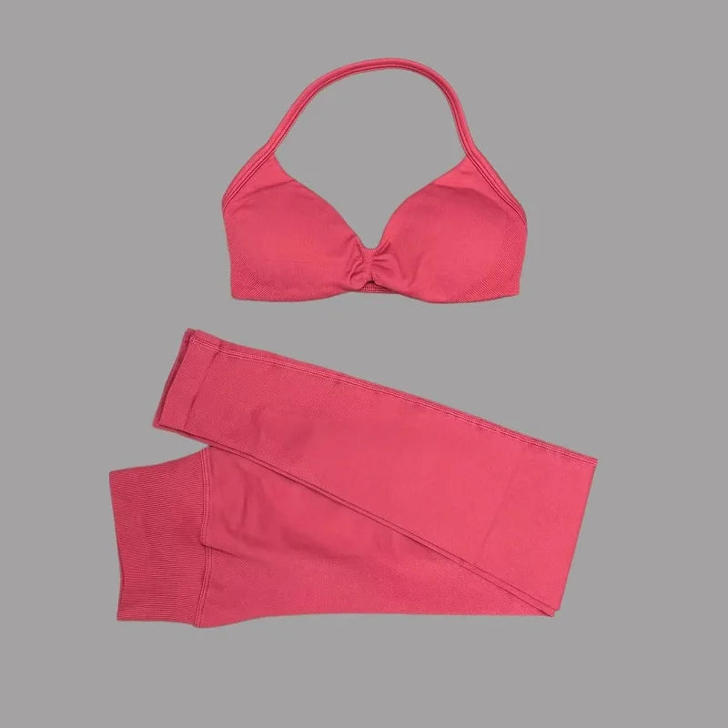 Conjunto de top halter y calza de tiro alto con frunce