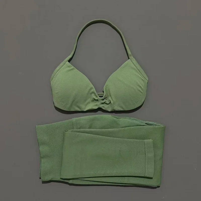 Conjunto de top halter y calza de tiro alto con frunce