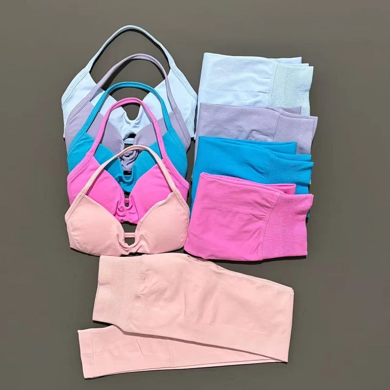Conjunto de top halter y calza de tiro alto con frunce