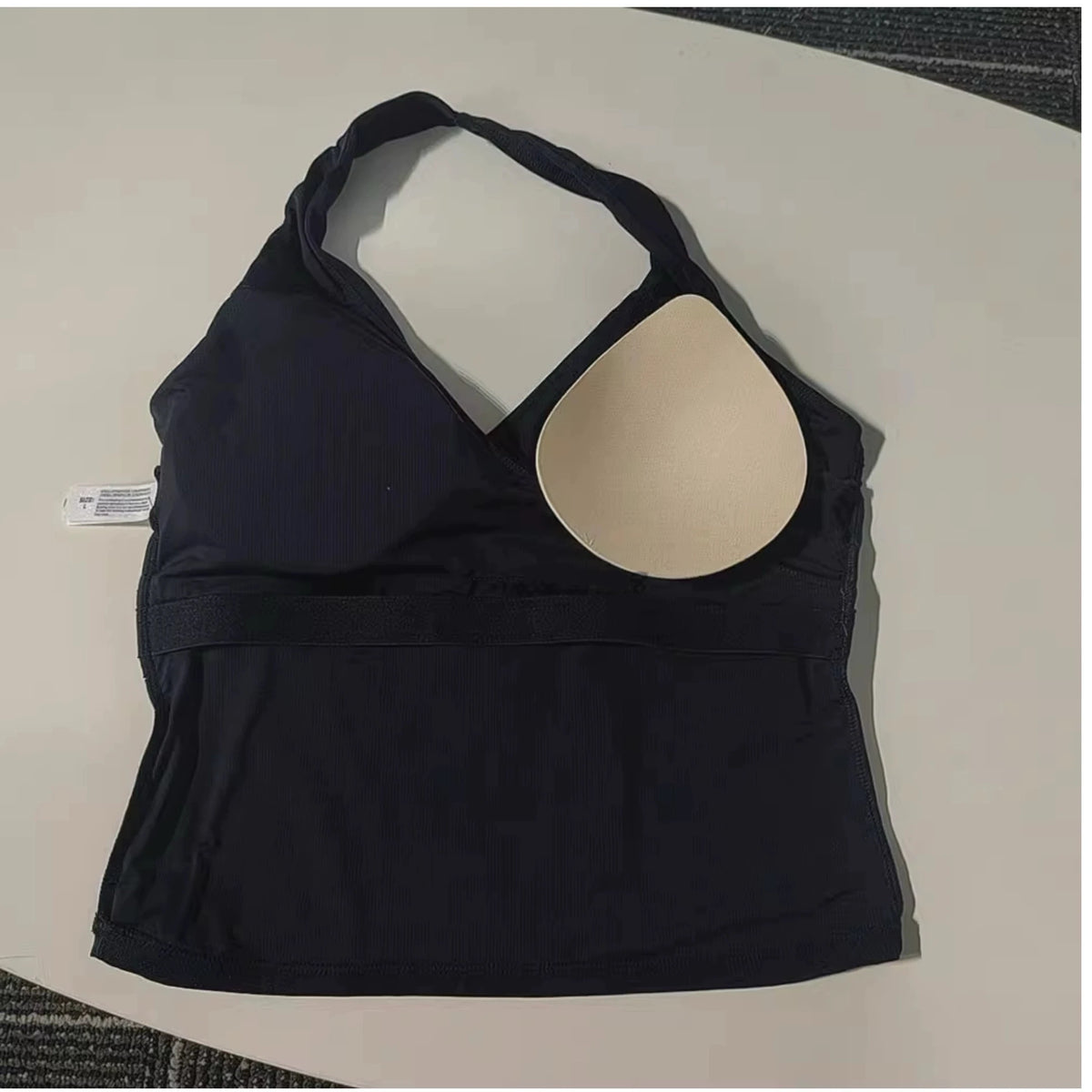 Top deportivo largo con escote en V y cuello halter
