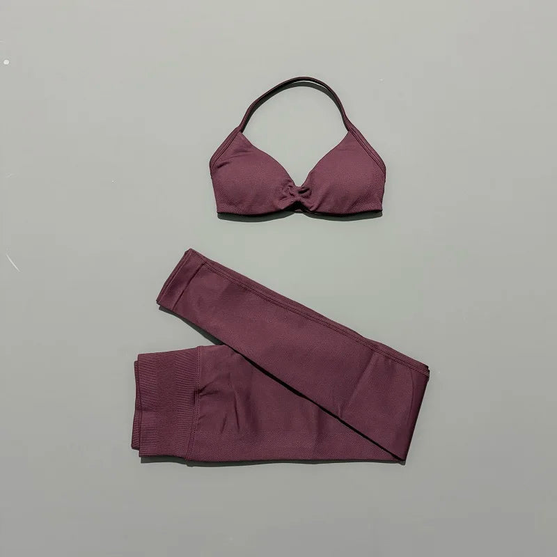 Conjunto de top halter y calza de tiro alto con frunce