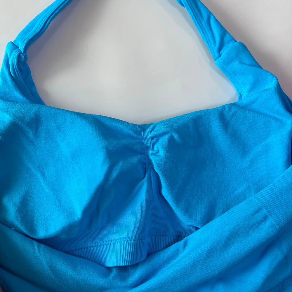 Top deportivo largo halter con copas removibles
