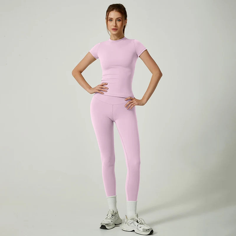 Conjunto deportivo de mujer de remera manga corta y calza