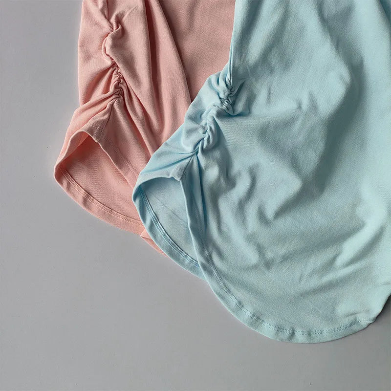 Remera deportiva entallada de mujer con escote en V