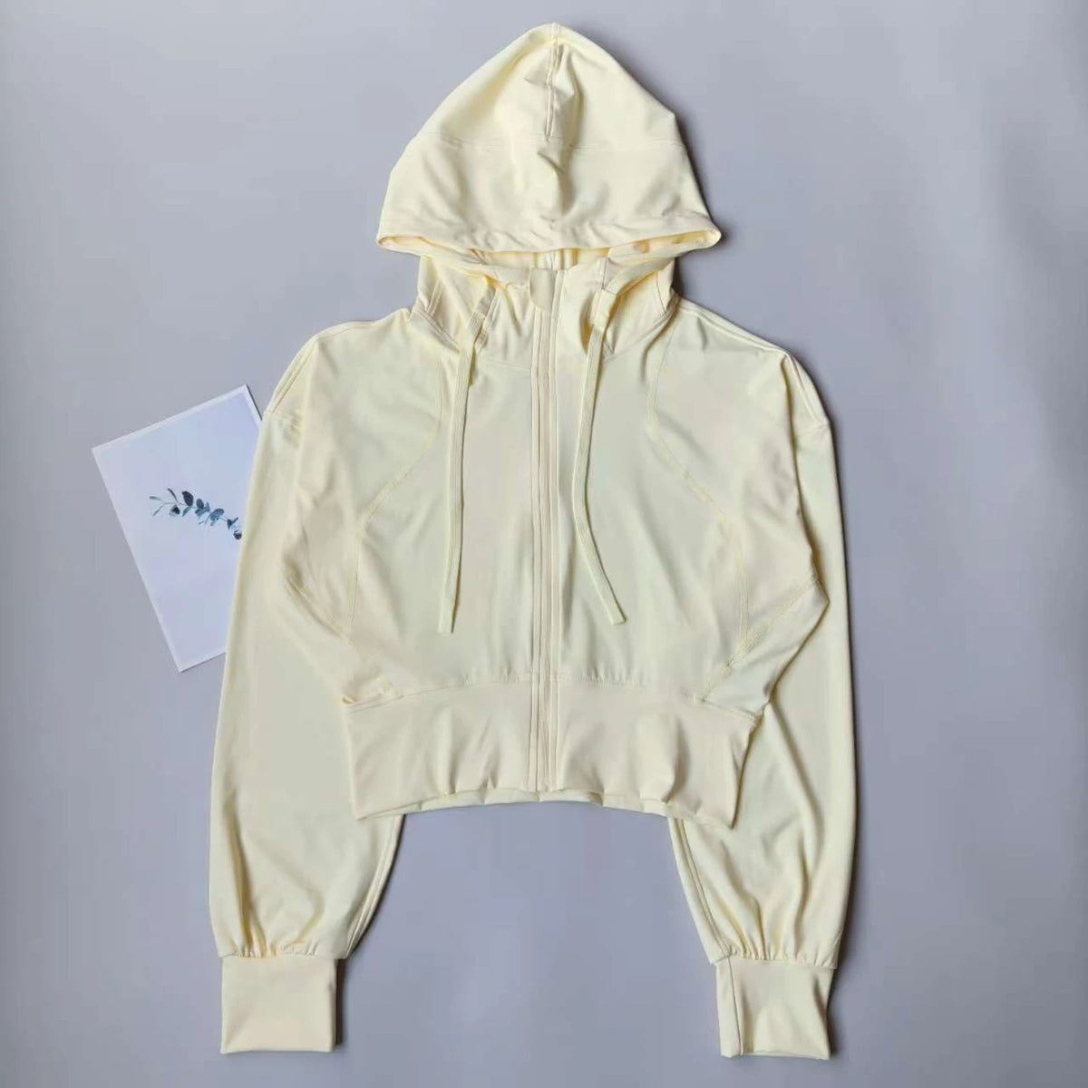 Campera deportiva de mujer con capucha y cierre