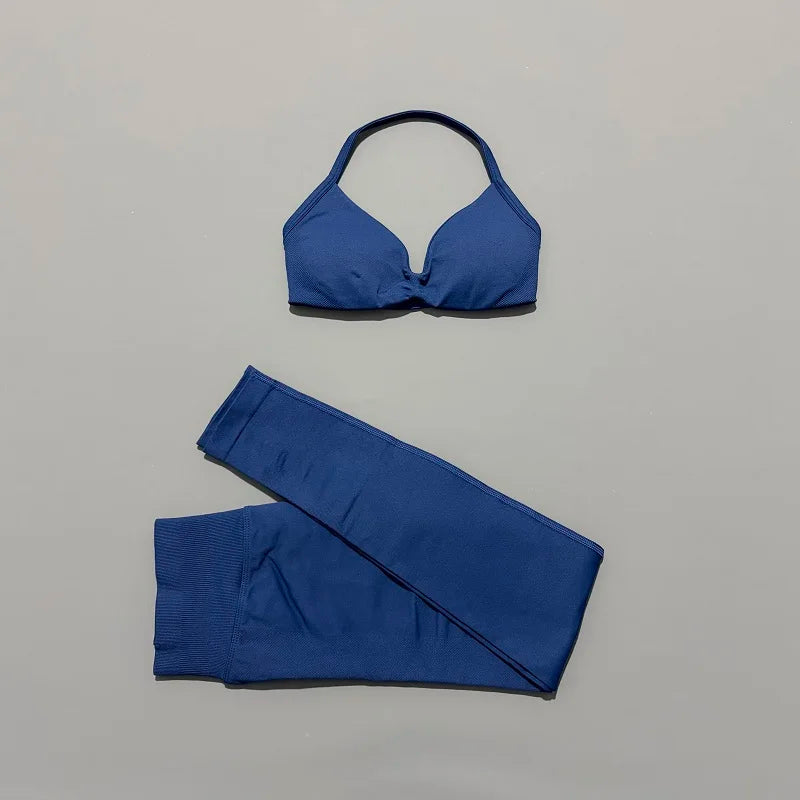 Conjunto de top halter y calza de tiro alto con frunce