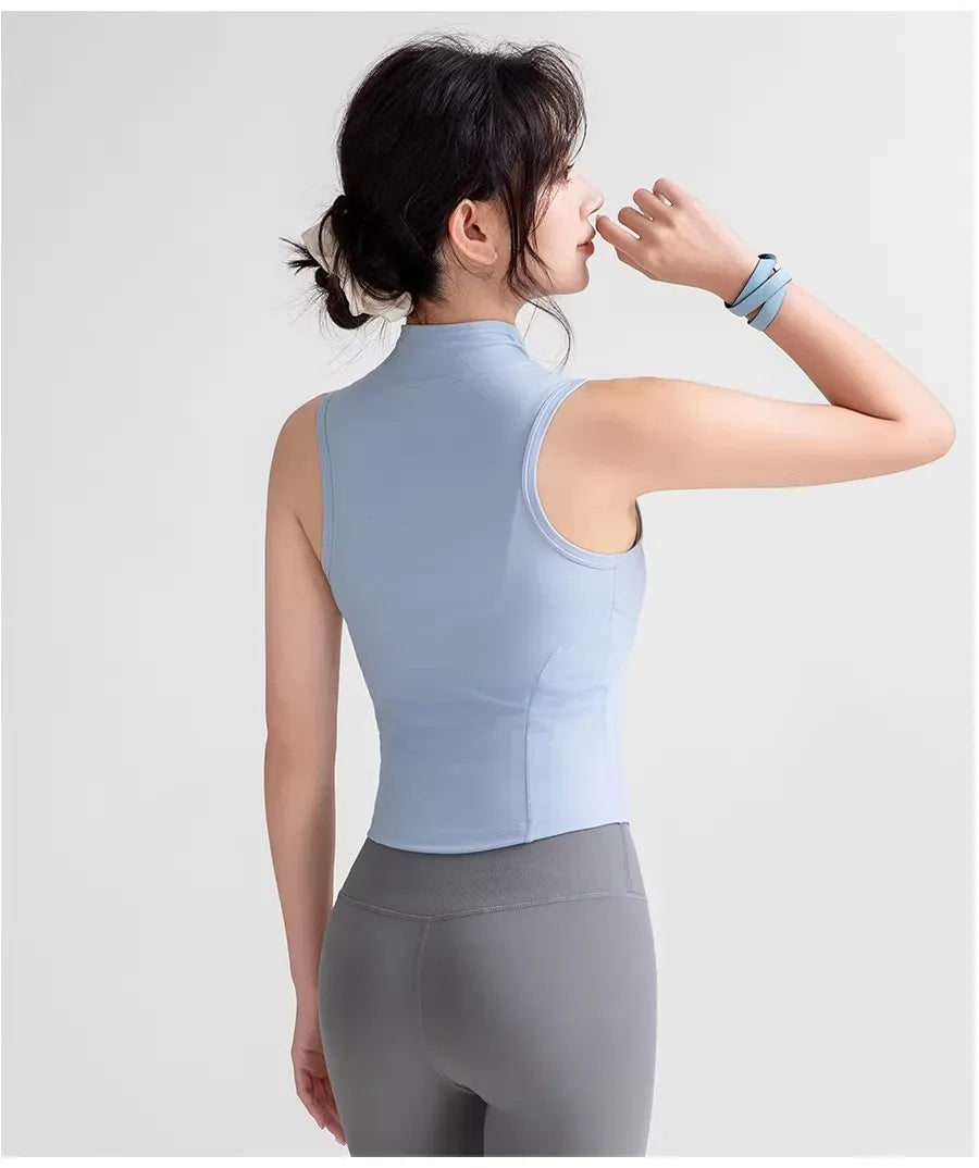 Musculosa deportiva de mujer con cierre frontal