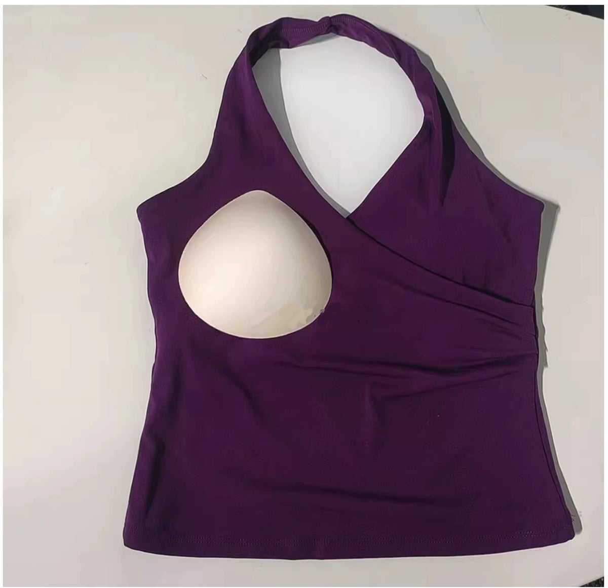 Top deportivo largo con escote en V y cuello halter