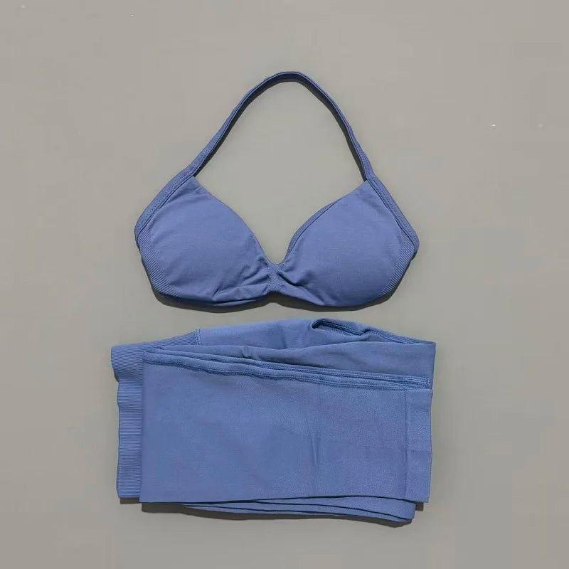 Conjunto de top halter y calza de tiro alto con frunce