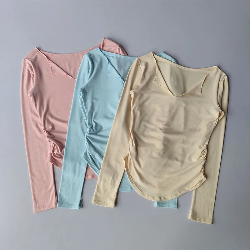 Remera deportiva entallada de mujer con escote en V