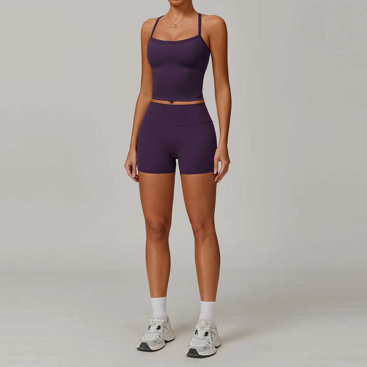 Conjunto deportivo de top con relleno y biker de tiro alto