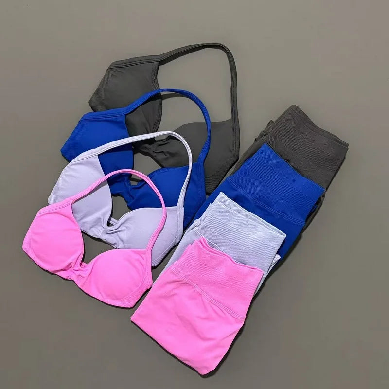 Conjunto de top halter y calza de tiro alto con frunce