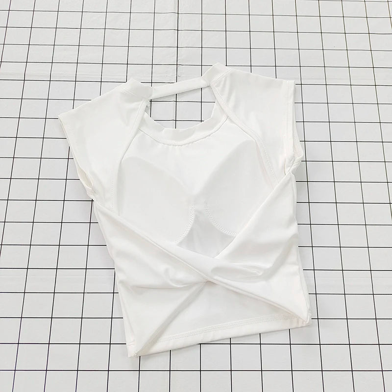 Musculosa deportiva de espalda abierta con copas fijas