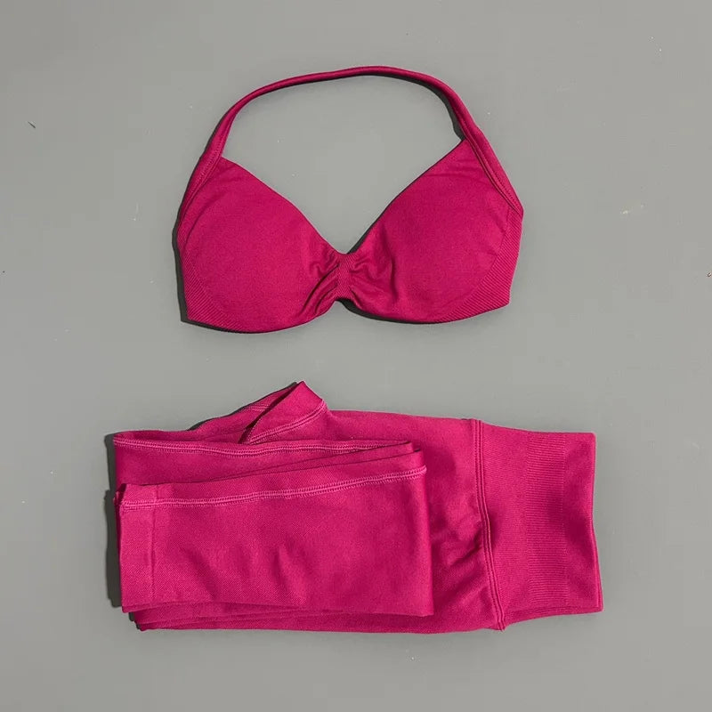 Conjunto de top halter y calza de tiro alto con frunce