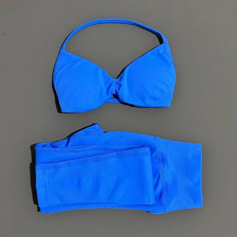 Conjunto de top halter y calza de tiro alto con frunce