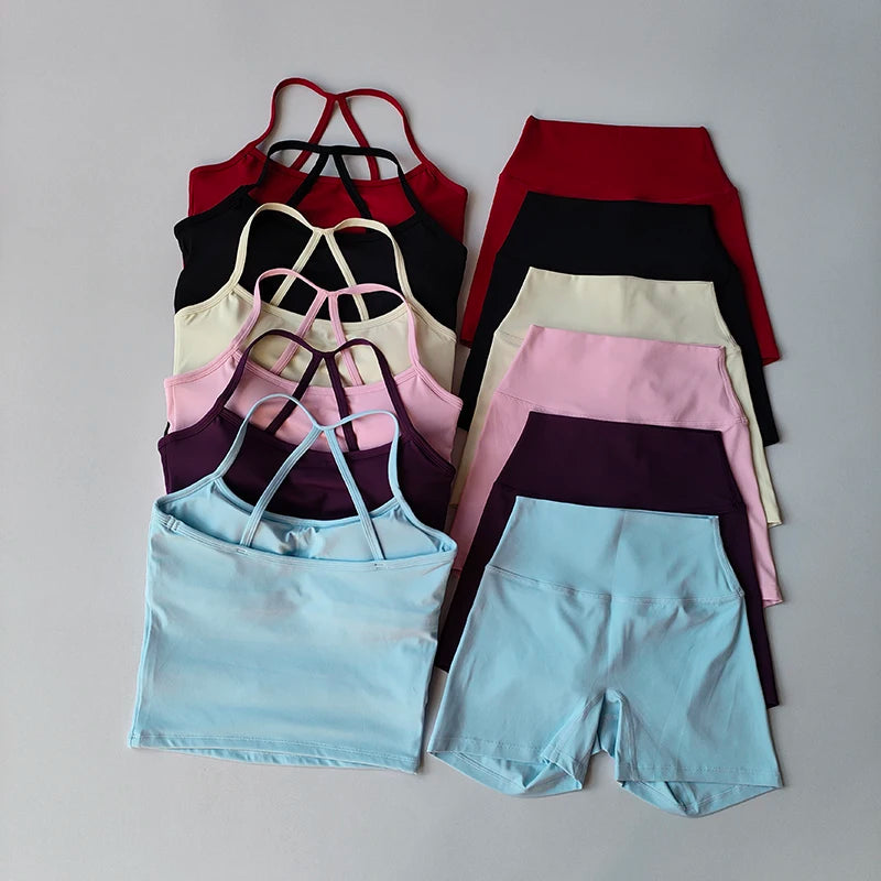 Conjunto deportivo de top con relleno y biker de tiro alto