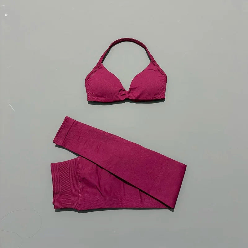 Conjunto de top halter y calza de tiro alto con frunce