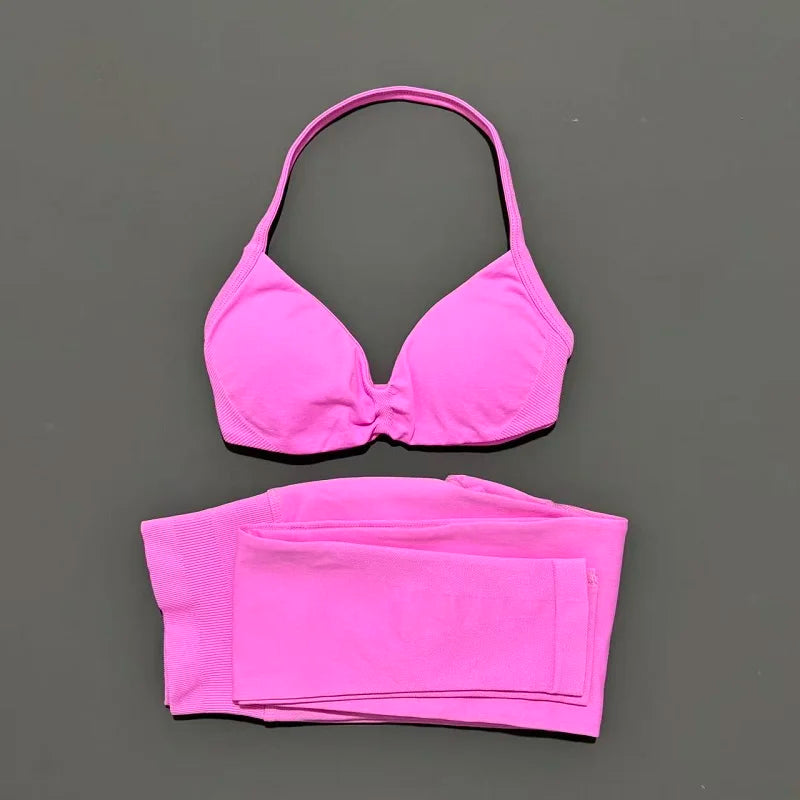 Conjunto de top halter y calza de tiro alto con frunce