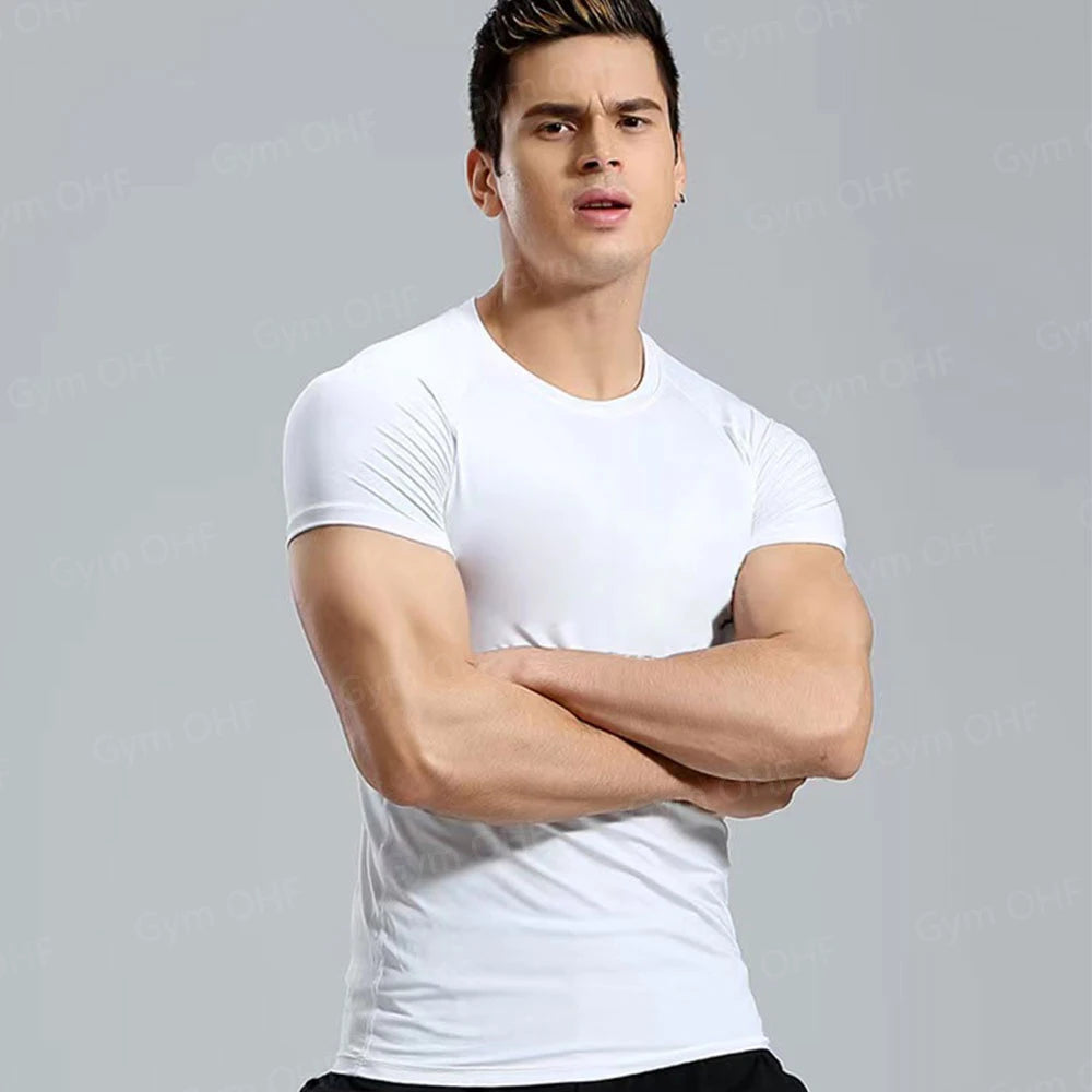 Remera deportiva ajustada de hombre de manga corta