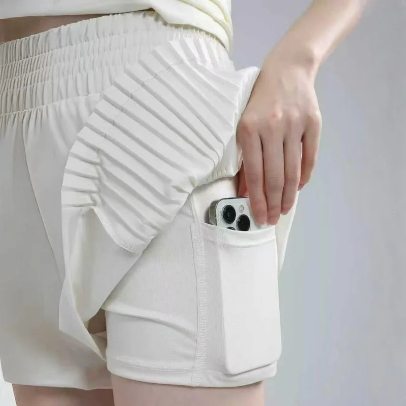 Short de doble capa con bolsillos y frunces laterales