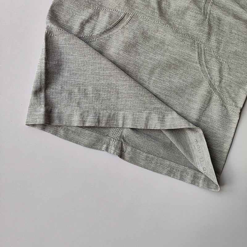 Remera deportiva de mujer sin costuras con cuello redondo