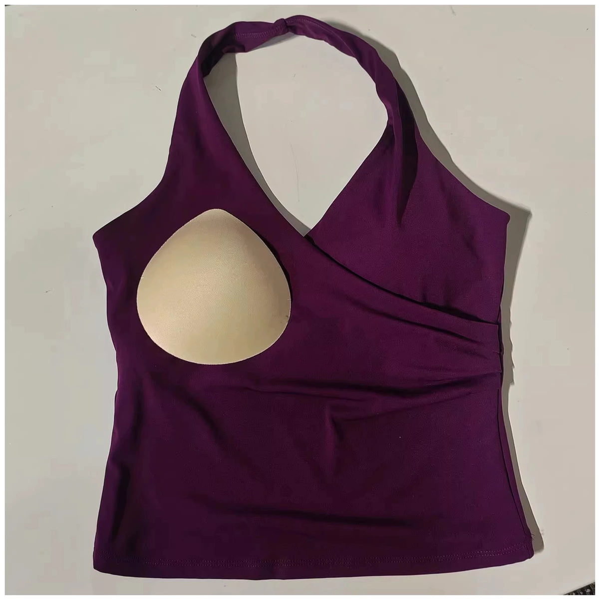 Top deportivo largo con escote en V y cuello halter