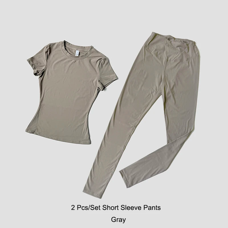 Conjunto de remera corta y calza con cintura compresiva