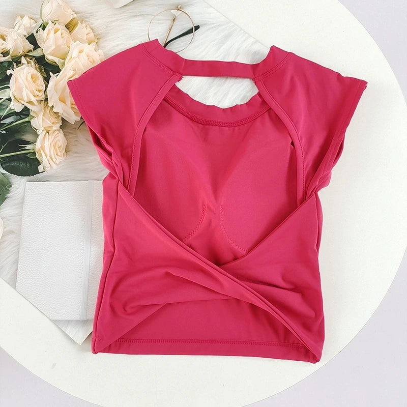 Musculosa deportiva de espalda abierta con copas fijas