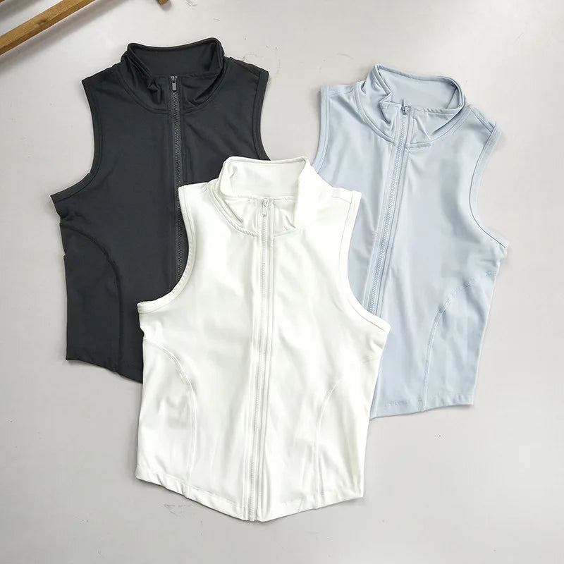 Musculosa deportiva de mujer con cierre frontal