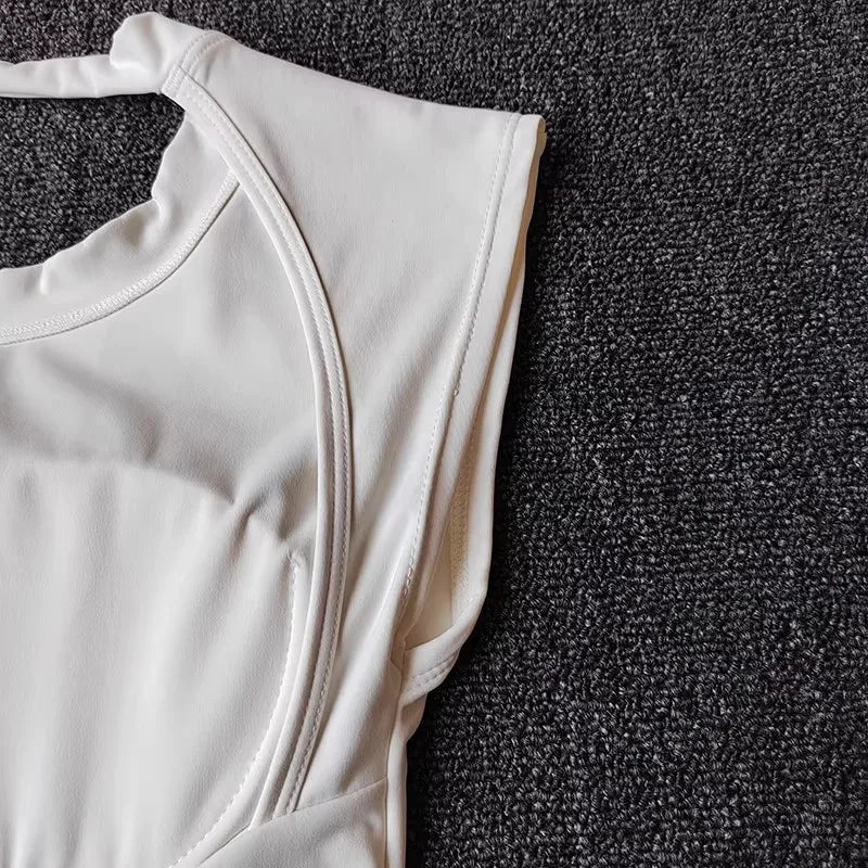 Musculosa deportiva de espalda abierta con copas fijas