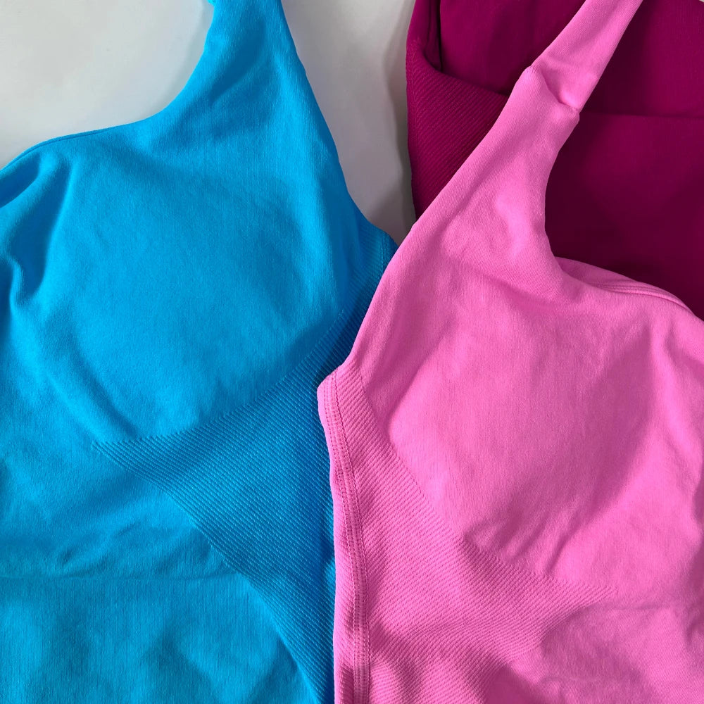 Top deportivo largo halter con copas removibles