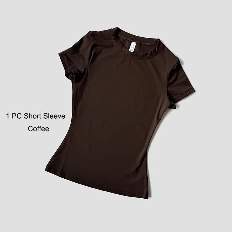 Conjunto de remera corta y calza con cintura compresiva