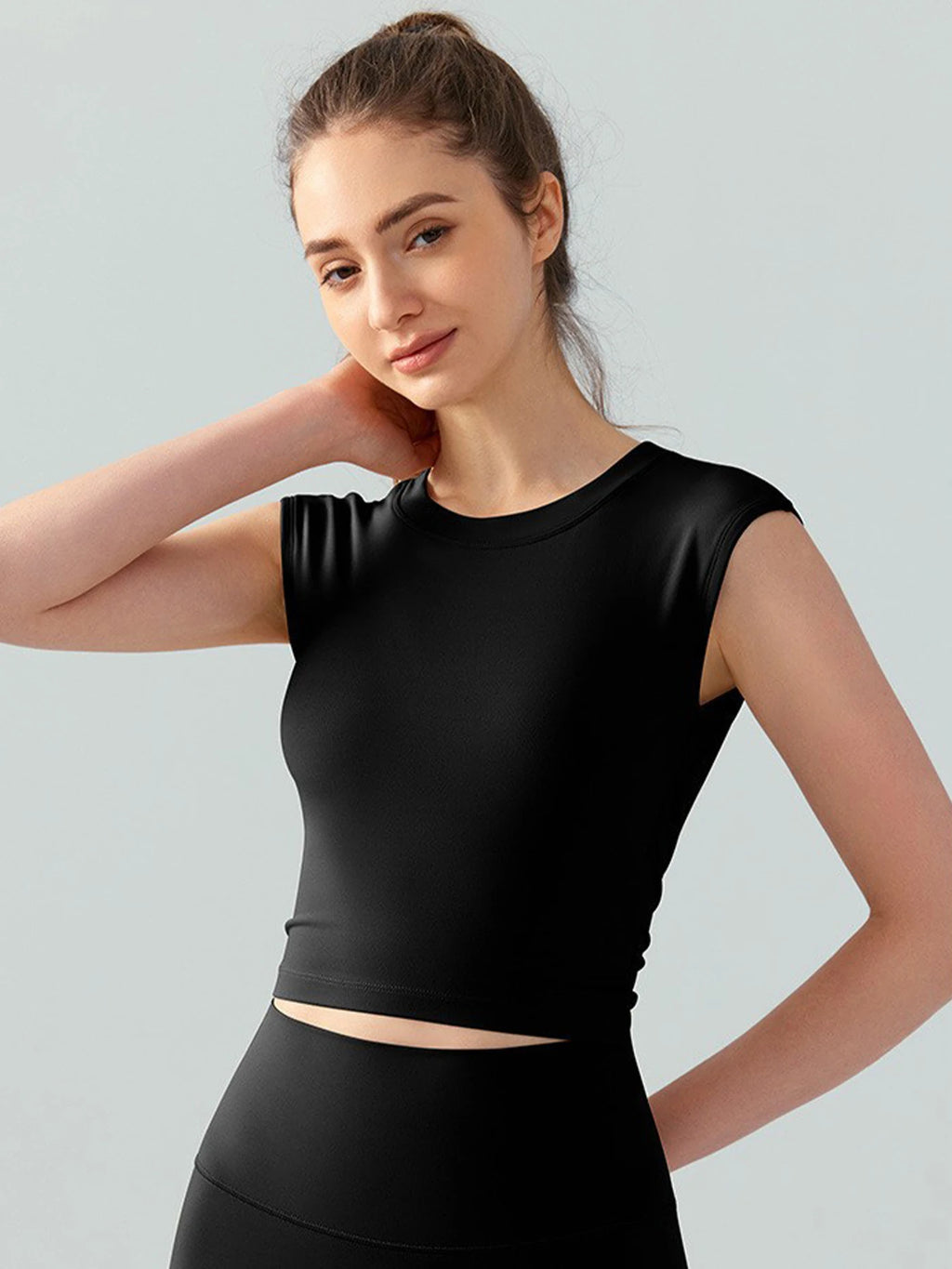 Musculosa deportiva de espalda abierta con copas fijas