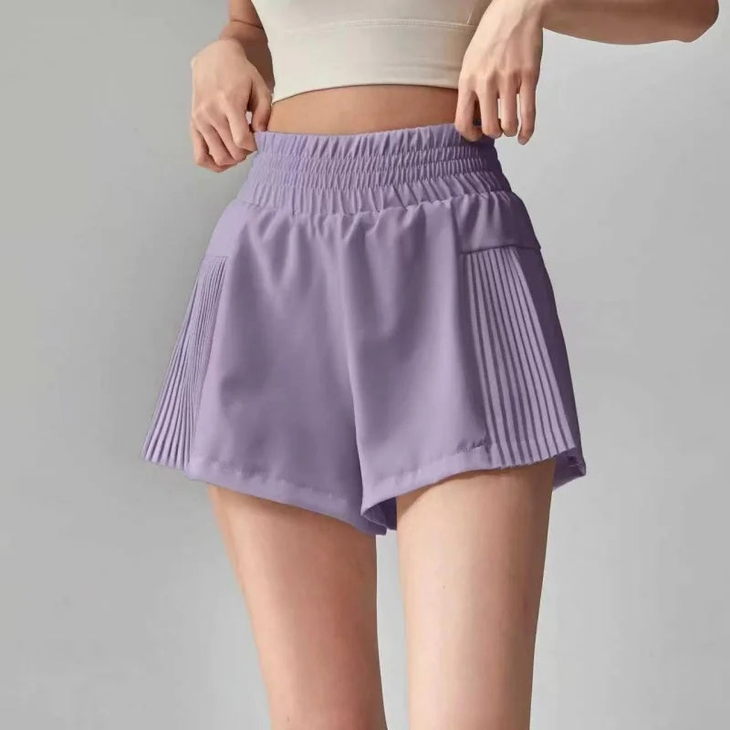 Short de doble capa con bolsillos y frunces laterales