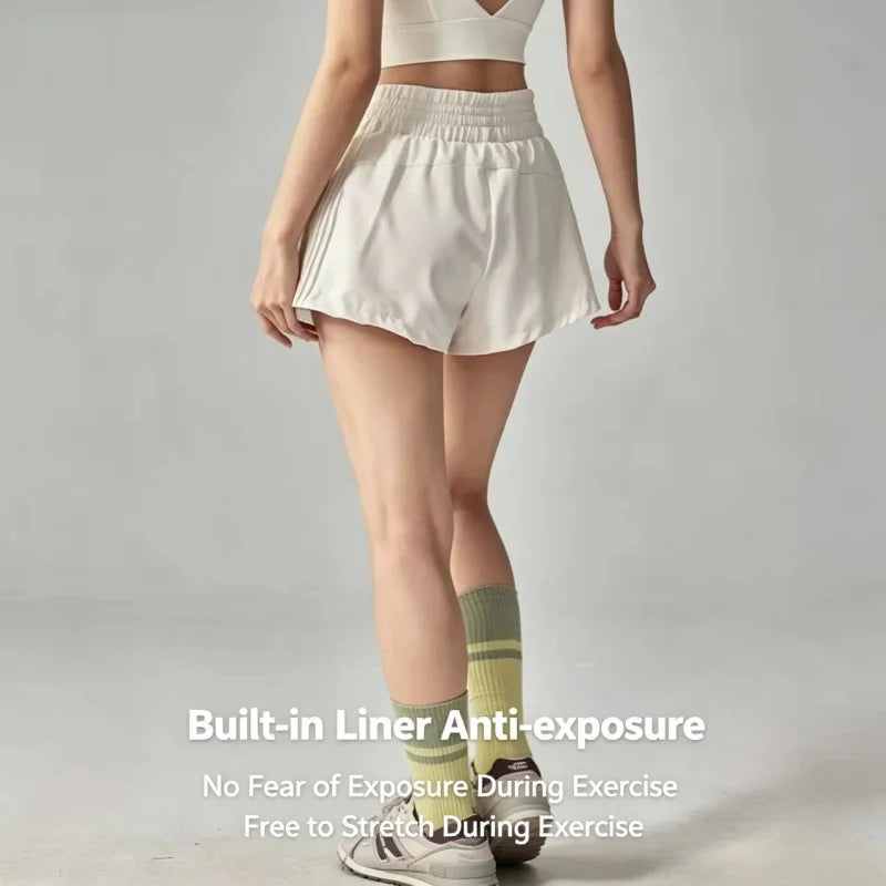 Short de doble capa con bolsillos y frunces laterales