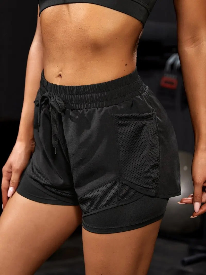 Short deportivo con bolsillos y efecto doble capa