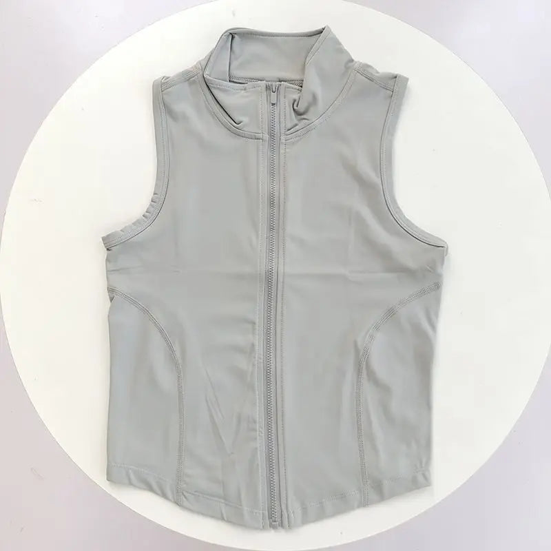 Musculosa deportiva de mujer con cierre frontal