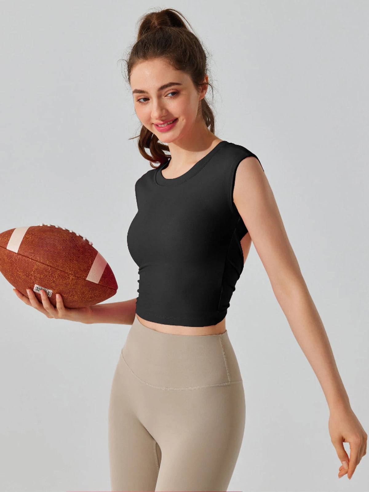 Musculosa deportiva de espalda abierta con copas fijas