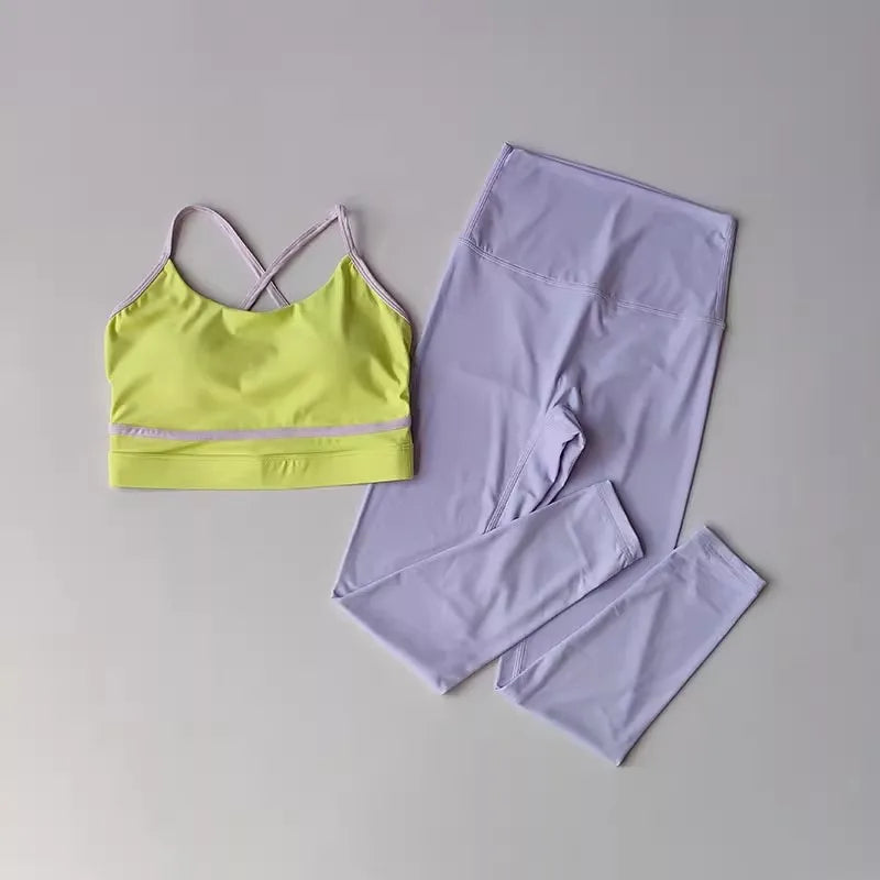 Conjunto deportivo de top y calza de tiro alto con bloques de color