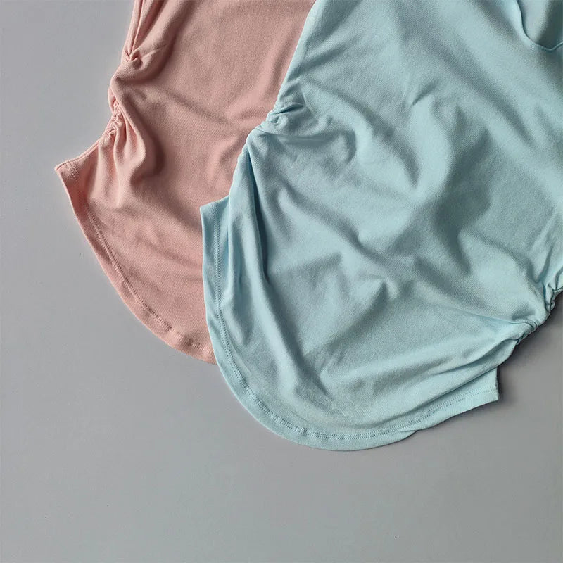 Remera deportiva entallada de mujer con escote en V