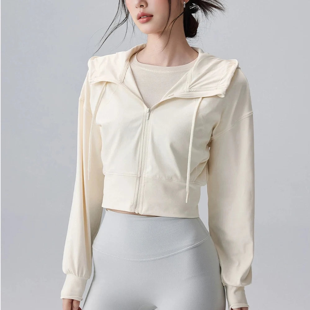 Campera deportiva de mujer con capucha y cierre