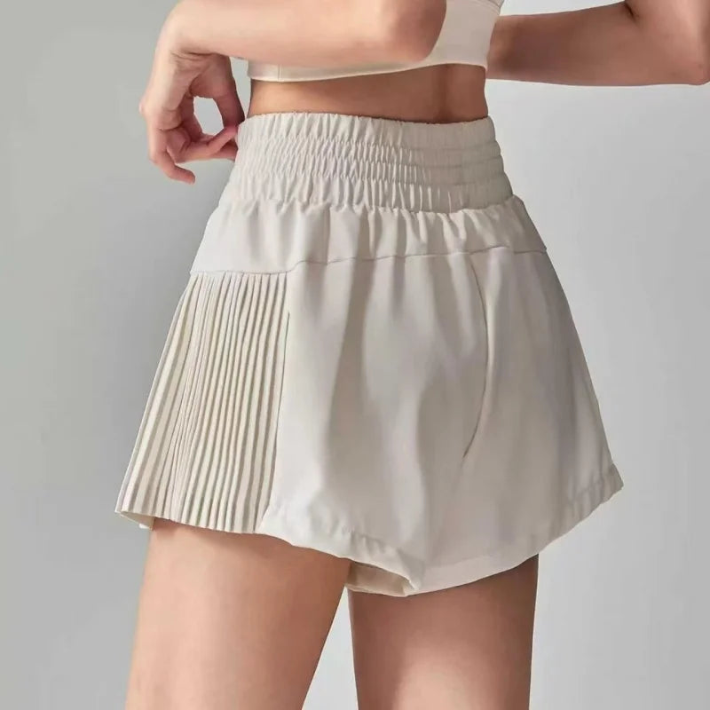 Short de doble capa con bolsillos y frunces laterales