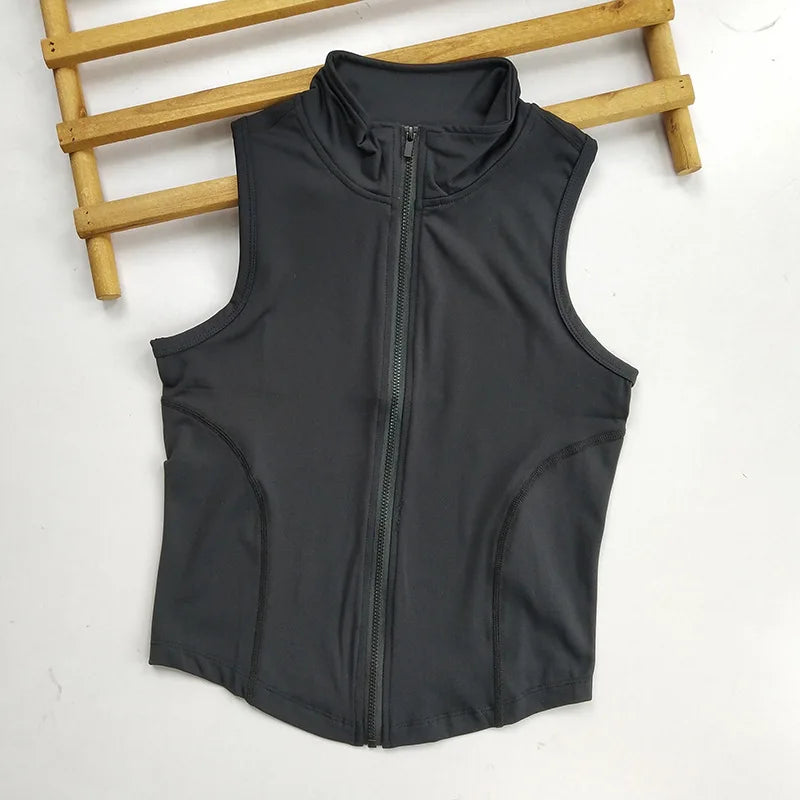 Musculosa deportiva de mujer con cierre frontal