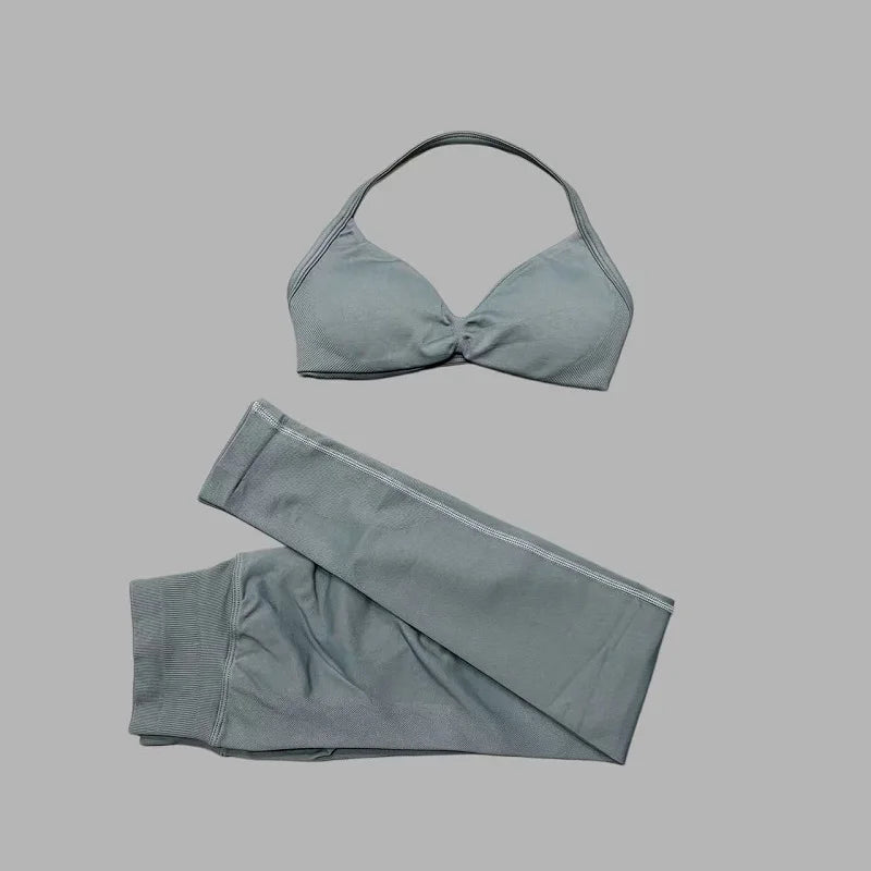 Conjunto de top halter y calza de tiro alto con frunce