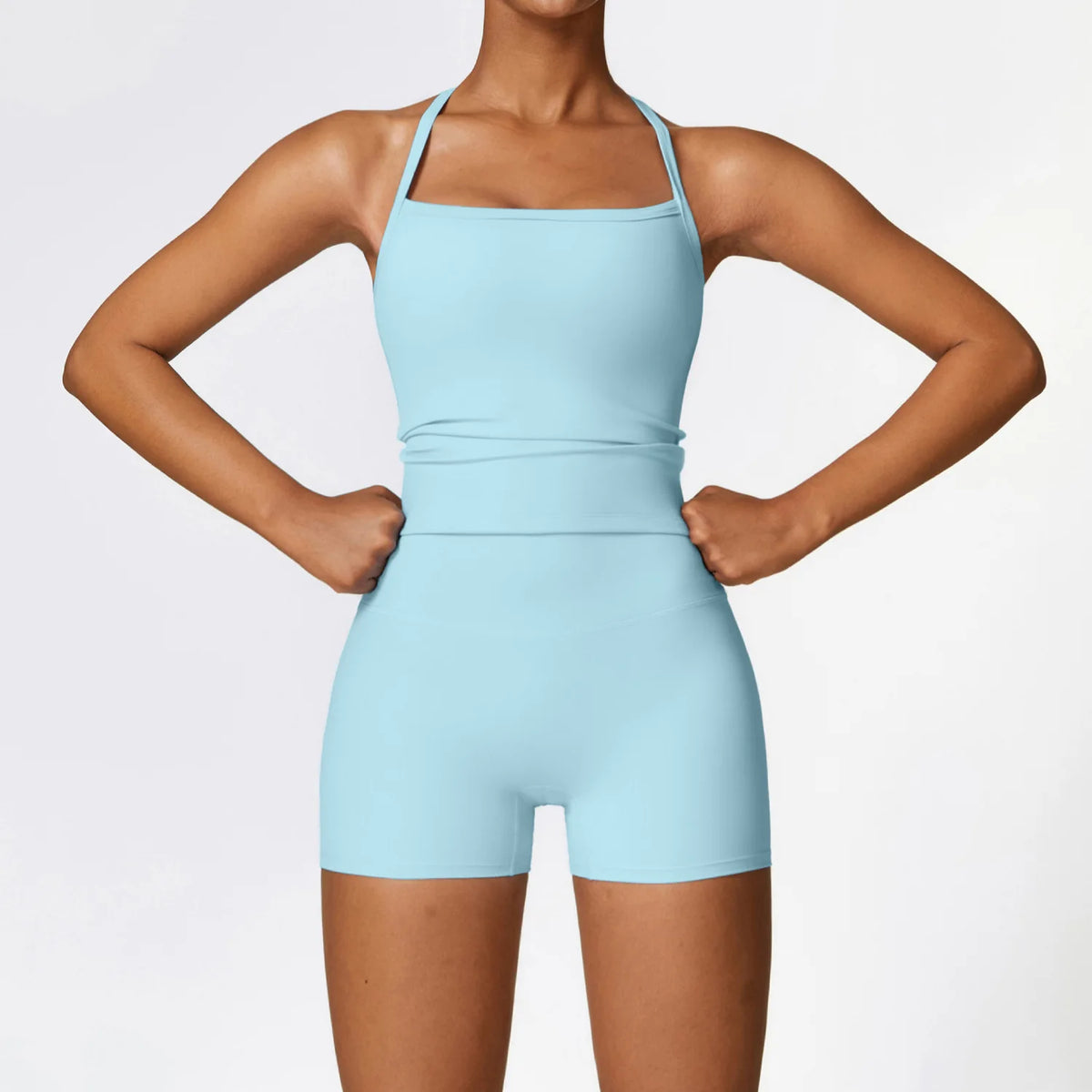 Conjunto deportivo de top con relleno y biker de tiro alto